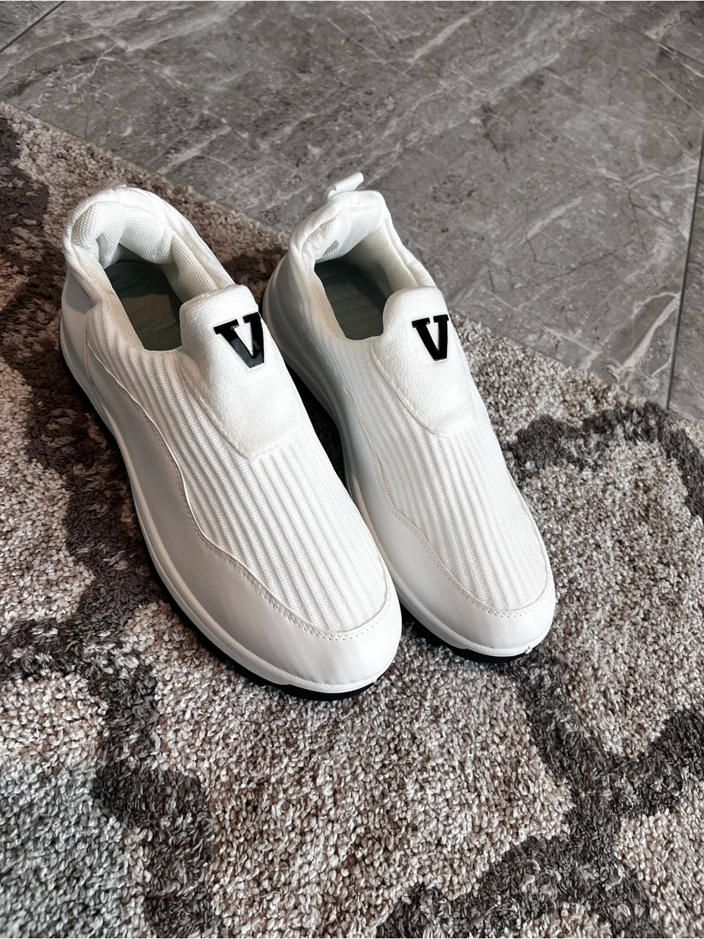 NWT! Men’s White Slip On Fashion Sneakers Size 15